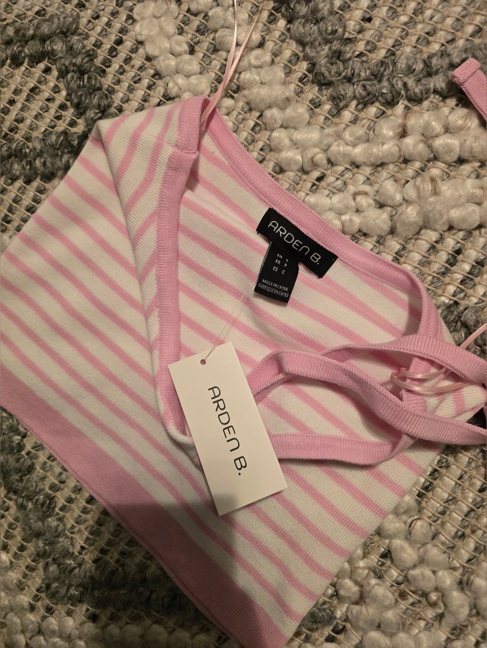 Cute Top - Picture 3 of 3